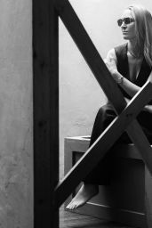 Uma Thurman Flaunts Fierce Edge for Flaunt Magazine