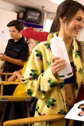 Victoria Justice on Set, 