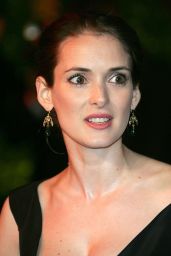 Winona Ryder’s Gothic Glamour at the 2006 Vanity Fair Oscar Party