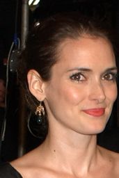Winona Ryder’s Gothic Glamour at the 2006 Vanity Fair Oscar Party