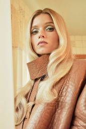 Abbey Lee Unveils a Retro-Feminine Revival for VOGUE