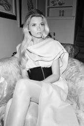 Abbey Lee Unveils a Retro-Feminine Revival for VOGUE