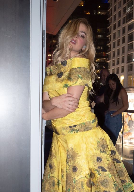 Addison Rae Unveils a Masterpiece at Grammy Museum Event