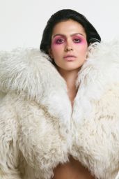 Amelia Gray Unveils Retro Glamour for VOGUE España