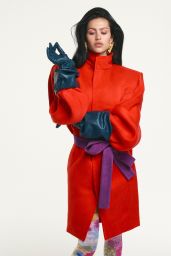 Amelia Gray Unveils Retro Glamour for VOGUE España
