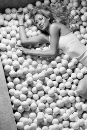 Anna Kournikova’s Tennis-Core Revival for K-Swiss