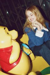 Anna van Patten Unveils Theatrical Chic