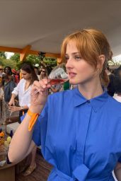 Anna van Patten Unveils Theatrical Chic