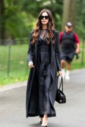 Anne Hathaway's Quiet Luxury Revival on 'Prada 2' Set