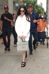 Anne Hathaway’s Whiplash Chic on Devil Wears Prada 2 Set