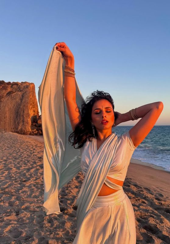 Aparna Brielle Unveils Beachside Ethereal Grace