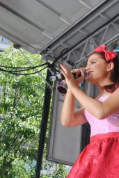Ariana Grande Performs in Candy-Pop Couture at Macy’s Summer Blowout – 2011