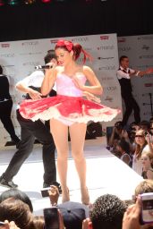 Ariana Grande Performs in Candy-Pop Couture at Macy’s Summer Blowout – 2011