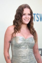 Ava Phillippe’s Y2K Siren Call: The Rise of Metallic Minis