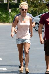 Britney Spears Attends Forever Bella in Calabasas – Aug 3rd 2013
