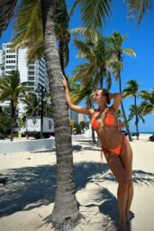 Dayana Yastremska Channels Tropical Ease in Orange Bikini – Beachside 2025