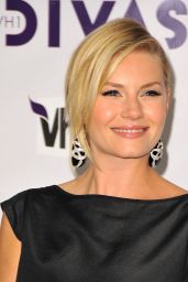 Elisha Cuthbert Debuts Noir Glamour at VH1 Divas – LA 2012