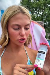 Elyse Hofer Unveils Sunscreen Style with Neutrogena