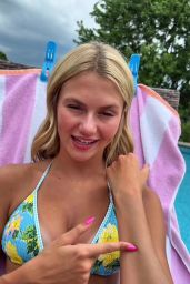 Elyse Hofer Unveils Sunscreen Style with Neutrogena