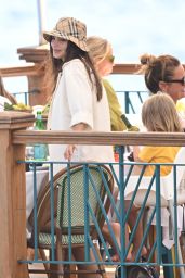 Emily Ratajkowski Unveils Amalfi Coast Effortless Glamour