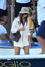 Emily Ratajkowski Unveils Amalfi Coast Effortless Glamour