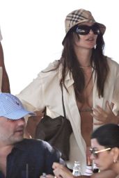 Emily Ratajkowski Unveils Amalfi Coast Effortless Glamour