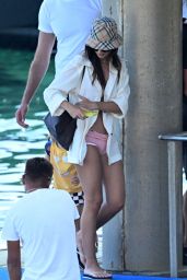 Emily Ratajkowski Unveils Amalfi Coast Effortless Glamour