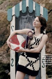 Emma Myers Channels Retro-Prep in Cosmopolitan Netherlands