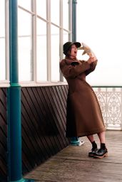 Emma Myers Debuts Seaside Preppy for Seventeen August 2025