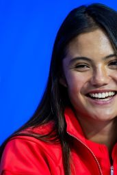 Emma Raducanu Debuts Playful Power at US Open Practice