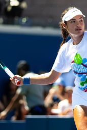 Emma Raducanu Debuts Playful Power at US Open Practice