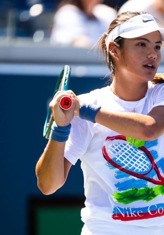 Emma Raducanu Debuts Playful Power at US Open Practice