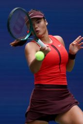 Emma Raducanu Defeats Ena Shibahara at US Open First Round