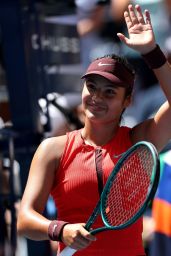 Emma Raducanu Defeats Janice Tjen at US Open Flushing Meadows