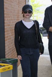 Emma Stone Venice August 2025 Outfit: Casual Chic Style Breakdown
