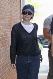 Emma Stone Venice August 2025 Outfit: Casual Chic Style Breakdown