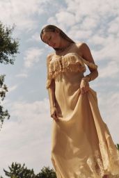 Ester Expósito 2025 S Moda: Black Knit Dress, Wet Hair, Beauty Trends