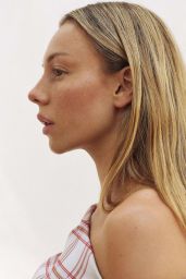 Ester Expósito 2025 S Moda: Black Knit Dress, Wet Hair, Beauty Trends