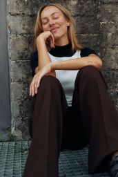 Ester Expósito 2025 S Moda: Black Knit Dress, Wet Hair, Beauty Trends