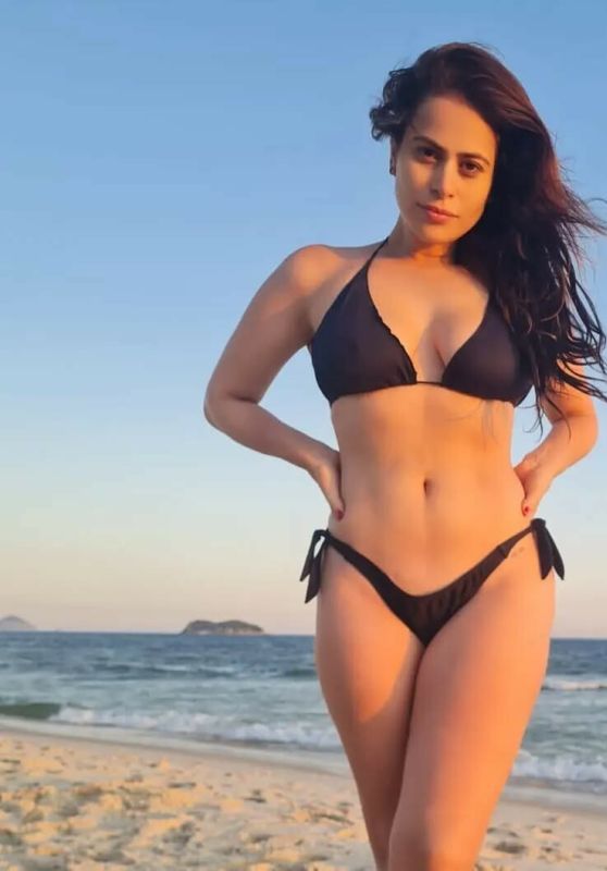 Fernanda Arantes’s Unbothered Beach Chic