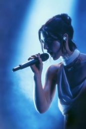 Gracie Abrams Debuts Ethereal Stage Style in LA