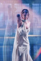 Gracie Abrams Debuts Ethereal Stage Style in LA