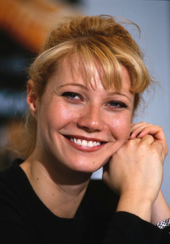 Gwyneth Paltrow Attends Berlin Film Fest in Emblematic Black – 1998