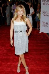 Hayden Panettiere Attends “Devil Wears Prada” Premiere NYC – 2006