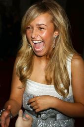 Hayden Panettiere Attends “Devil Wears Prada” Premiere NYC – 2006