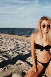 Hollie Steel's Classic Beach Chic