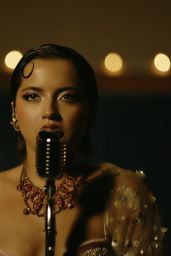 Isabela Merced Unveils Flapper-Chic 