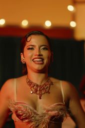 Isabela Merced Unveils Flapper-Chic 