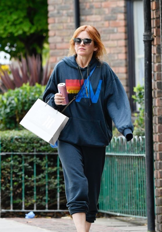 Isla Fisher Spotted Post-Pampering at Skin Glow – Notting Hill