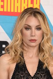Jennifer Holland Debuts Crocheted Elegance at HBO Premiere